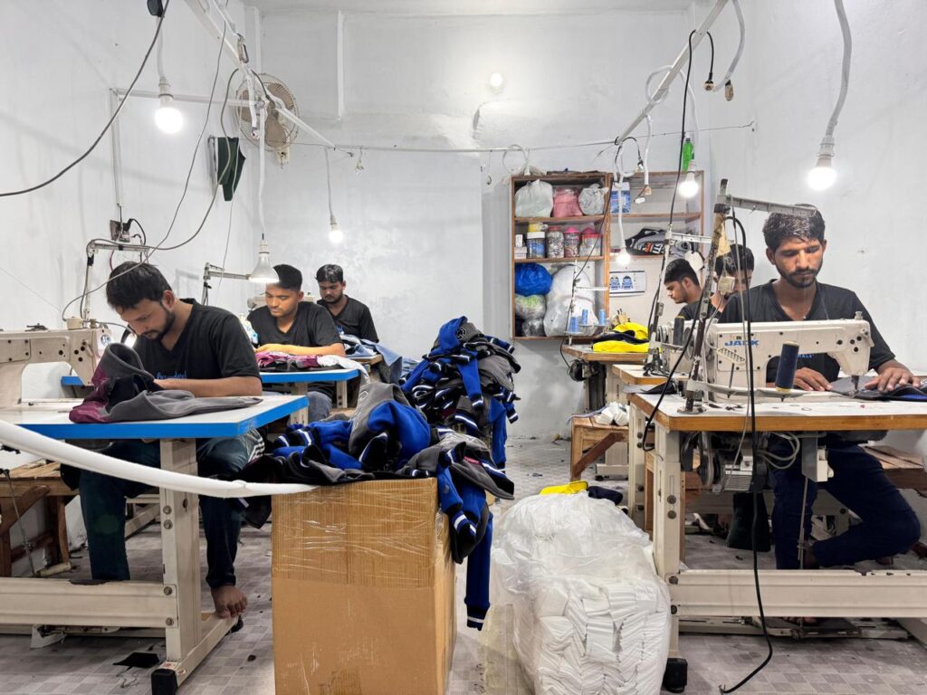 Custom sports wear manufacturing factory unit ya Premium gym wear samples for fitness brands.